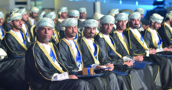 «التقنية والعلوم التطبيقية» بالمصنعة والرستاق ترفدان سوق العمل بكوكبة من الخريجين والخريجات