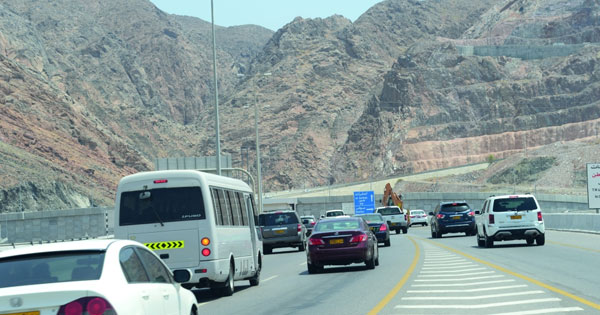 حوادث &laquo;عقبة بوشر ــ العامرات&raquo; .. الأهالي يطالبون بإنشاء نفق أو طريق بديل حوادث