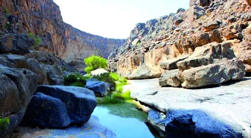 وادي ضم بعبري بانوراما الطبيعة بين المياه والصخور