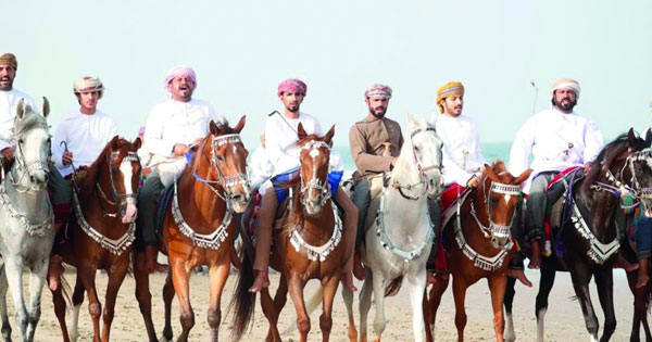 نادي الأصايل للفروسية ينظم عرضة الخيل بقرية السويح بولاية جعلان بني بوعلي