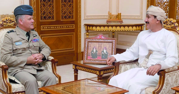 سلطنة عمان وبريطانيا تستعرضان مجالات التعاون العسكري