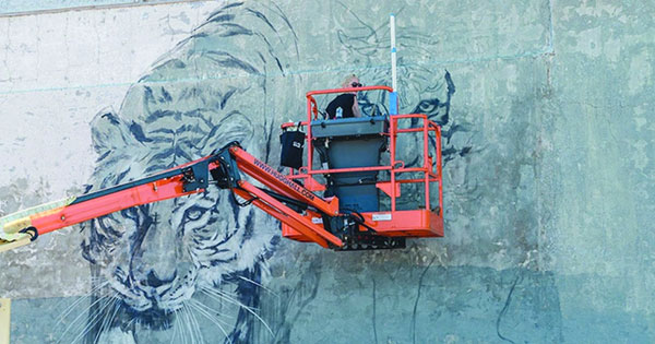 فنانون ينجزون لوحات جدارية فـي مونتريال ضمن مهرجان الرسم الجداري