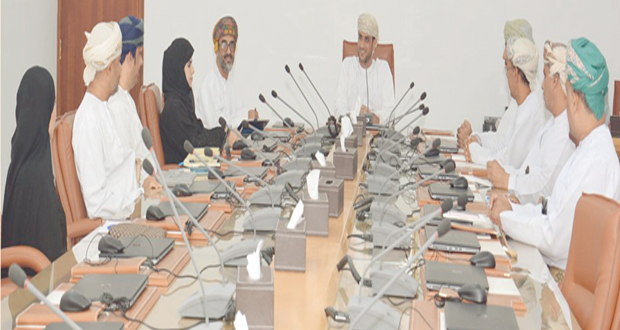 محافظ شمال الشرقية يبحث تنمية قطاع الثقافة والرياضة والشباب مع أندية المحافظة