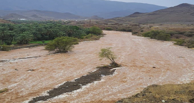 أمطار بين المتوسطة والغزيرة على قرى ولاية الرستاق