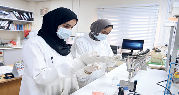 غدا.. سلطنة عمان تحتفل بيوم المرأة العمانية تحت شعار «المرأة شريكة فـي التنمية»