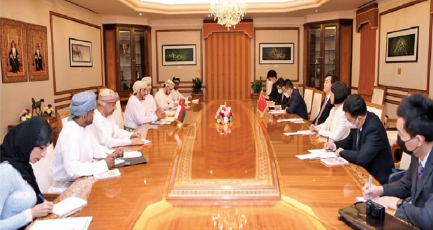 سلطنة عمان والصين تبحثان أوجه التعاون الثنائي وسبل تعزيزها