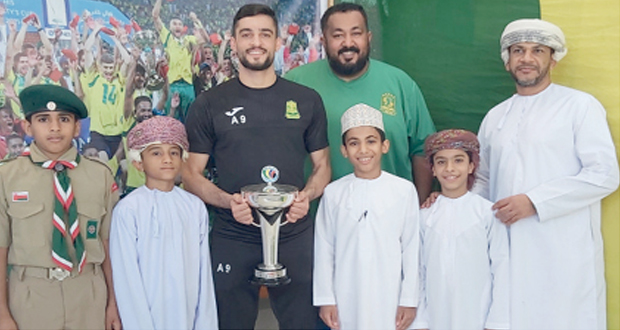 مدرسة النعمان بن بشير بالرستاق تحتفي بتتويج نادي السيب بكأس الاتحاد الآسيوي
