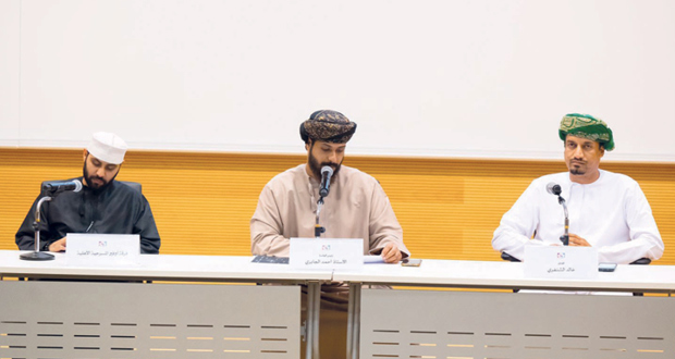 تواصل العروض المسرحية والجلسات الأدبية فـي مهرجان ظفار المسرحي