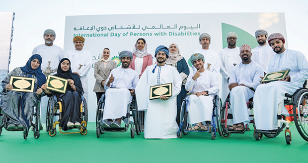 بمناسبة اليوم العالمي لذوي الإعاقة.. عمان للإبحار تحتفل بإنجازات المنتخب الوطني للإبحار الشراعي