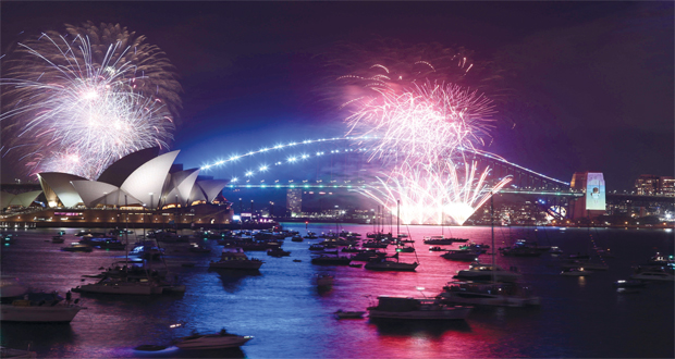 العالم يستقبل عام 2023