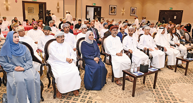 مناقشة تحديات قطاع التوظيف فـي سلطنة عمان