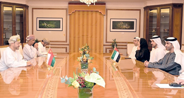 سلطنة عمان والإمارات تبحثان التعاون التجاري والاستثماري والتنويع الاقتصادي