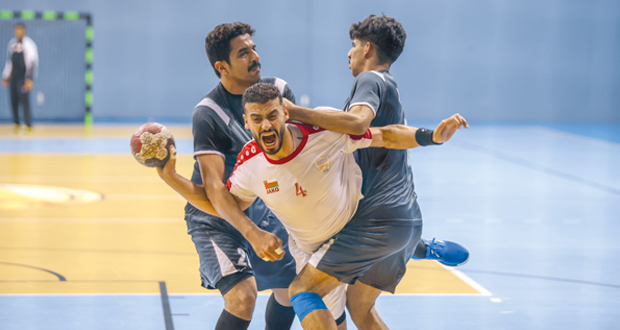 نادي عمان والسيب يتأهلان إلى المربع الذهبي لمسابقة درع الوزارة لكرة اليد