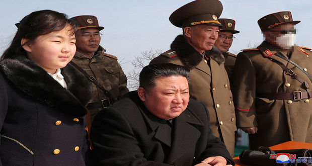 زعيم كوريا الشمالية يقود مناورات تحاكي هجوما نوويا مضادا