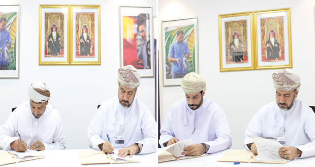 بأكثر من 20 مليون ريال عماني .. توقيع عقدي استثمار لتشغيل المحاجر وتصنيع أجهزة كهربائية