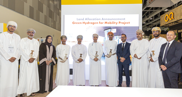 «مطارات عمان» و«شل» تخصصان أرضا لإقامة مشروع الهيدروجين الأخضر