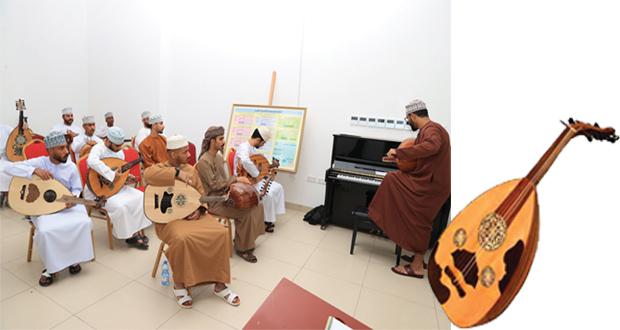 60 مشاركا ومشاركة فـي أساسيات العزف على آلة العود بالجمعية العمانية للفنون