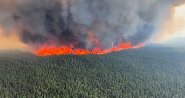 الحرائق في غرب كندا تتوسع وتلتهم ملايين الأفدنة من الغابات