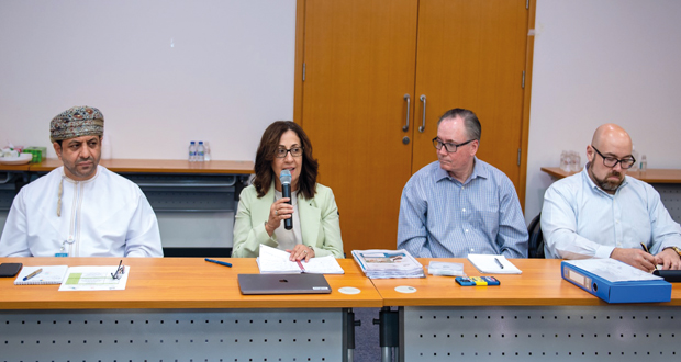 الوفد الأميركي يطلع على تجربة القياس والتقويم التربوي