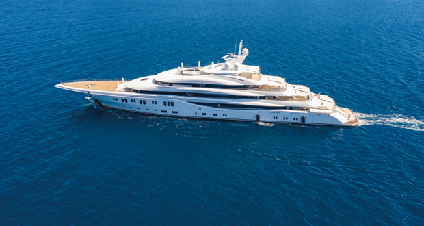 الموج مسقط يوقع اتفاقية شراكة لتمويل القوارب مع المتحدة للتمويل