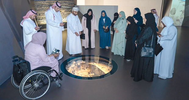 وفد خليجي يزور متحف &laquo;عمان عبر الزمان&raquo;