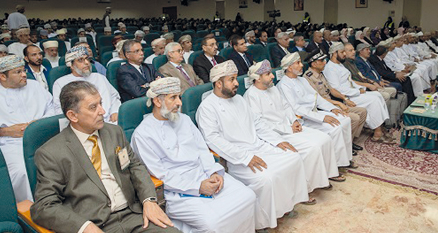 انطلاق أعمال المؤتمر الدولي الثاني لقسم اللغة العربية بجامعة نزوى