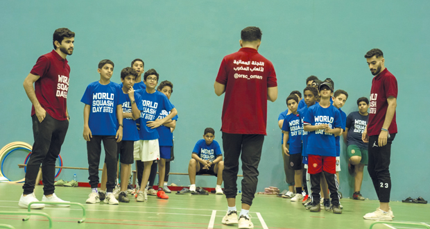 اللجنة العمانية لألعاب المضرب تحتفي باليوم العالمي للأسكواش