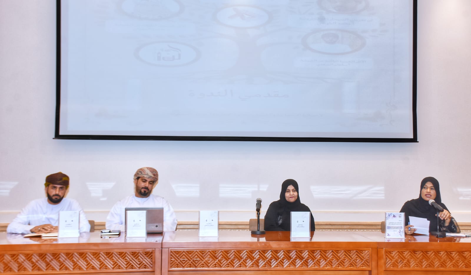 الندوة تركز حول مخاطر السجائر الإلكترونية على الطلبة بشمال الباطنة