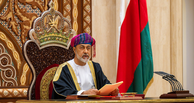 جلالة السلطان يفتتح مجلس عمان ويشيد بنضج تجربة المجلس وتكاملها مع أجهزة الدولة المختلفة