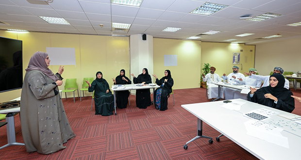 حلقة عمل في لغة الإشارة لموظفي هيئة تنمية المؤسسات الصغيرة والمتوسطة