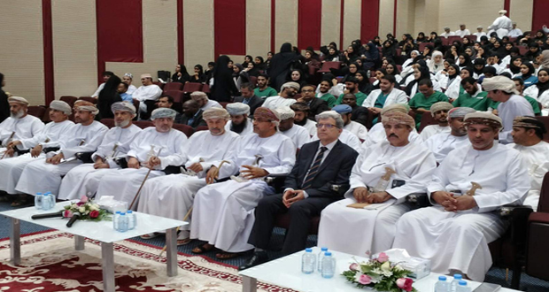 سعود الحبسي يستعرض مشاريع الوزارة في جامعة الشرقية
