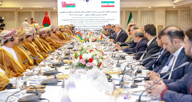 سلطنة عُمان وإيران تبحثان العلاقات التجارية والاستثمارية بطهران