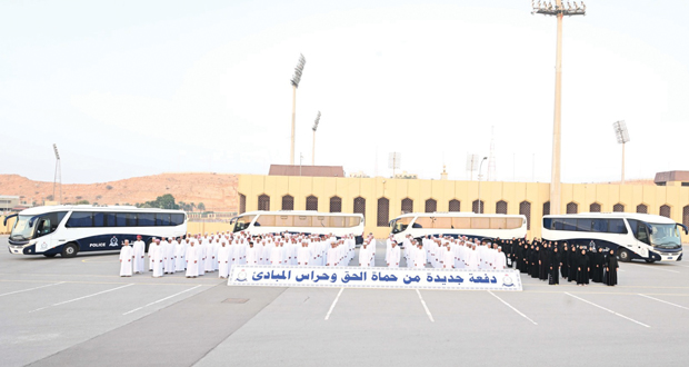 شرطة عمان السلطانية تستقبل مجموعة جديدة من المواطنين والمواطنات