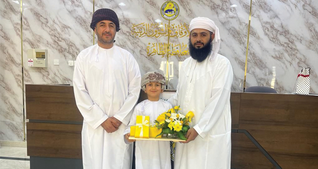 تكريم الطفل أسامة المقبالي لحفظه 6 أجزاء من القرآن الكريم